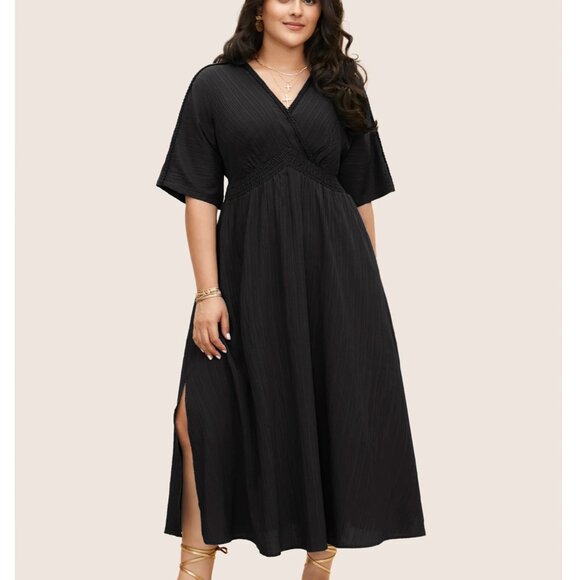 NWT BloomChic V Neck Shirred Contrast Webbing Split Side Dress, Black, - Picture 2 of 4